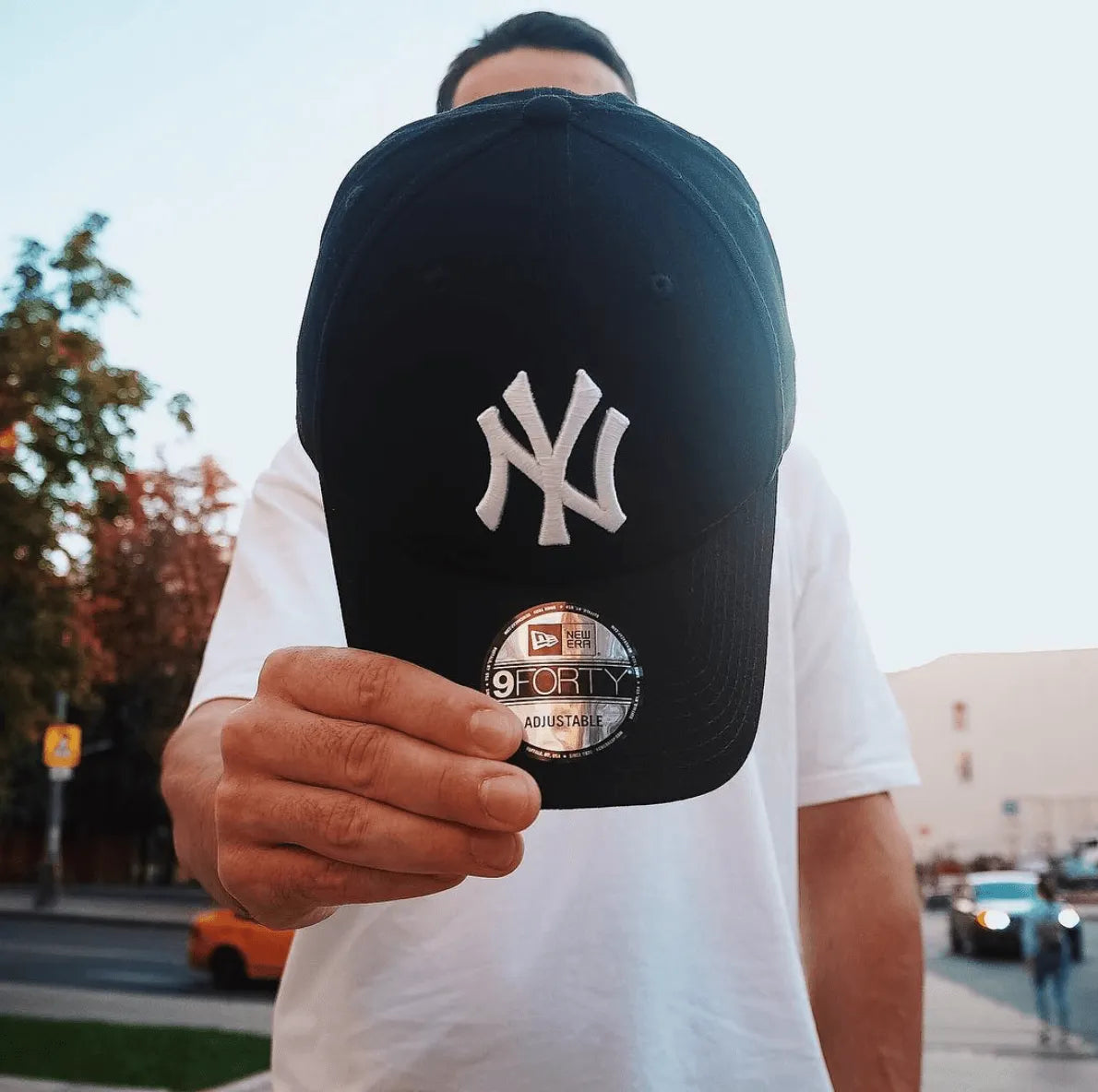 NEW ERA 9FORTY NEW YORK YANKEES BLACK / WHITE CAP - FAM
