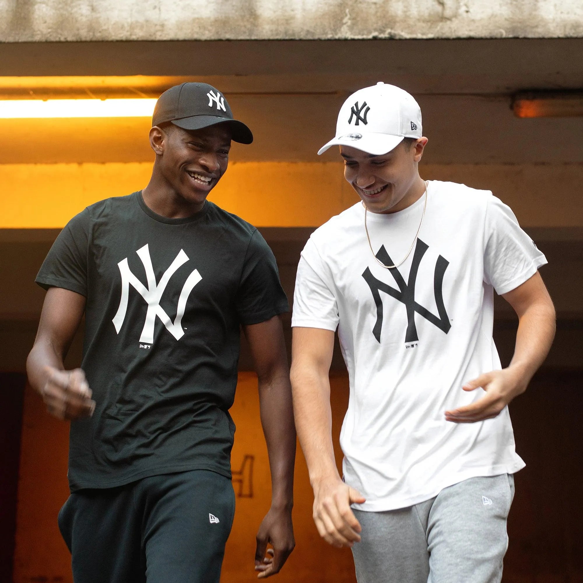 NEW ERA 9FORTY NEW YORK YANKEES BLACK / WHITE CAP - FAM
