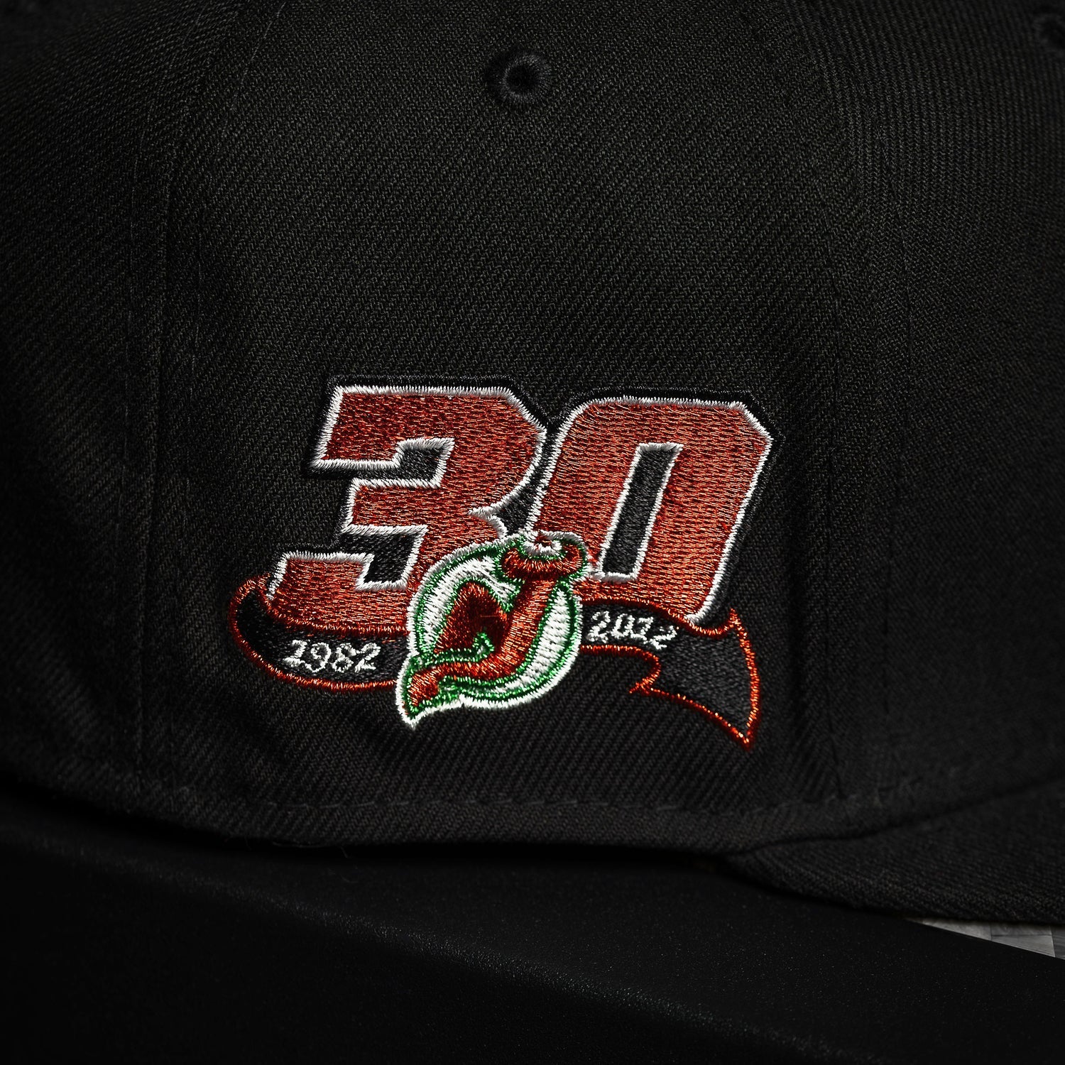 NEW JERSEY DEVILS NHL BLACK KELLY GREEN UV / NEW ERA 59FIFTY FITTED CAP