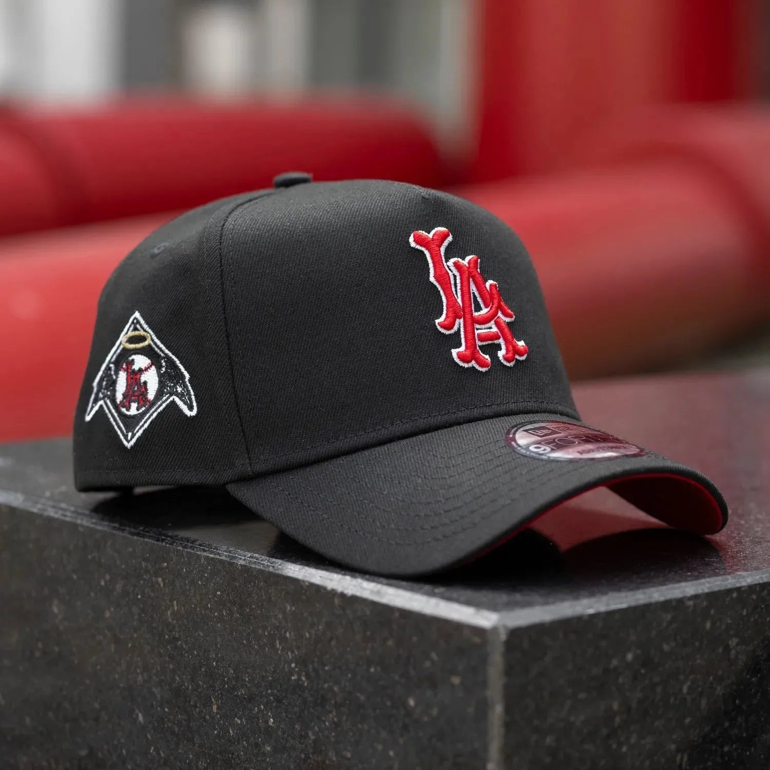 NEW ERA 9FORTY LOS ANGELES ANGELS SIDE PATCH BLACK / SCARLET RED UV - FAM