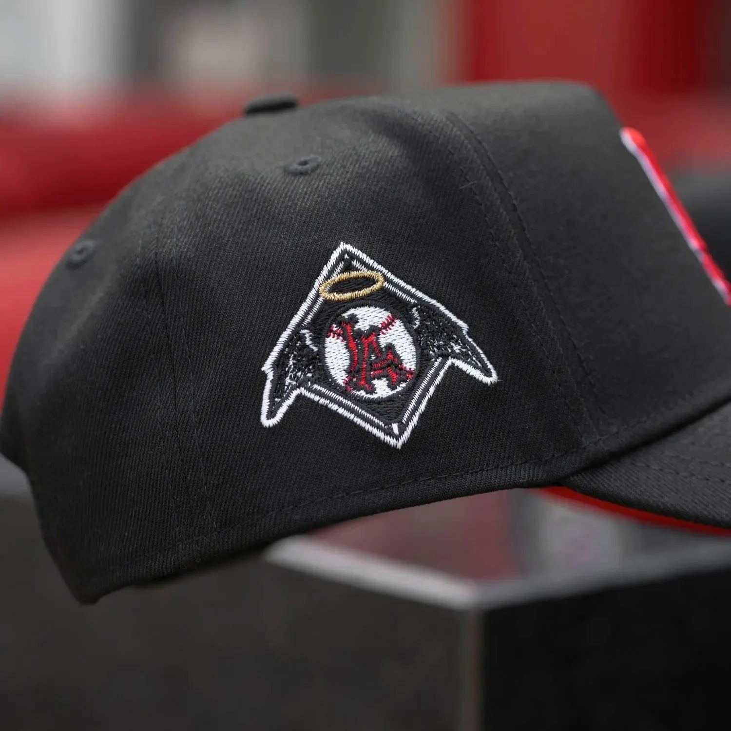 NEW ERA 9FORTY LOS ANGELES ANGELS SIDE PATCH BLACK / SCARLET RED UV - FAM